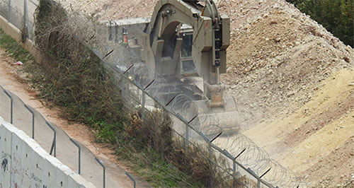una excavadora israelí busca túneles de Hezbolá Líbano advierte sobre una posible agresión israelí